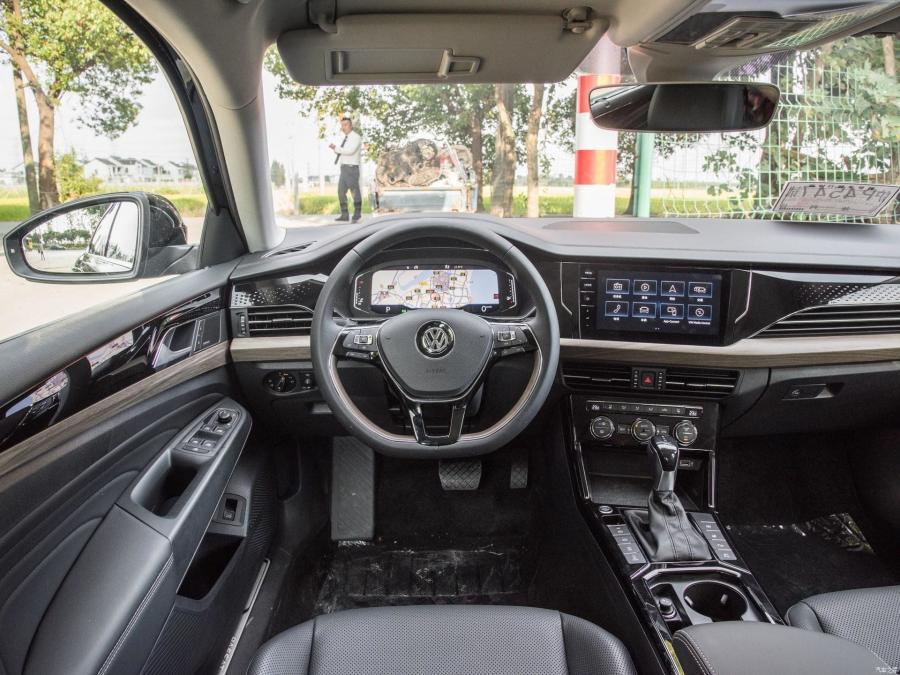 Торпедо Volkswagen Passat L 2018 года  (CN) (фото 16 из 24)